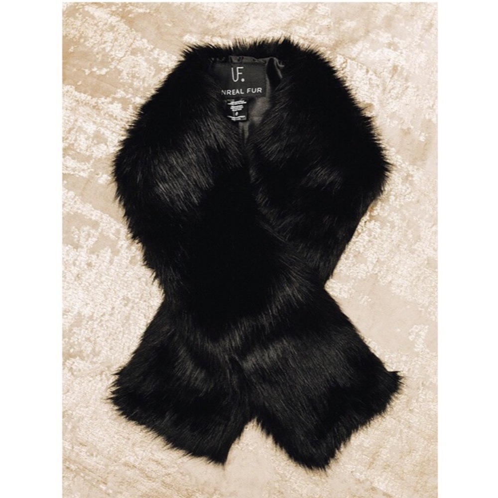 NWT UNREAL FUR x Rachel Zoe Box of Style Scarf